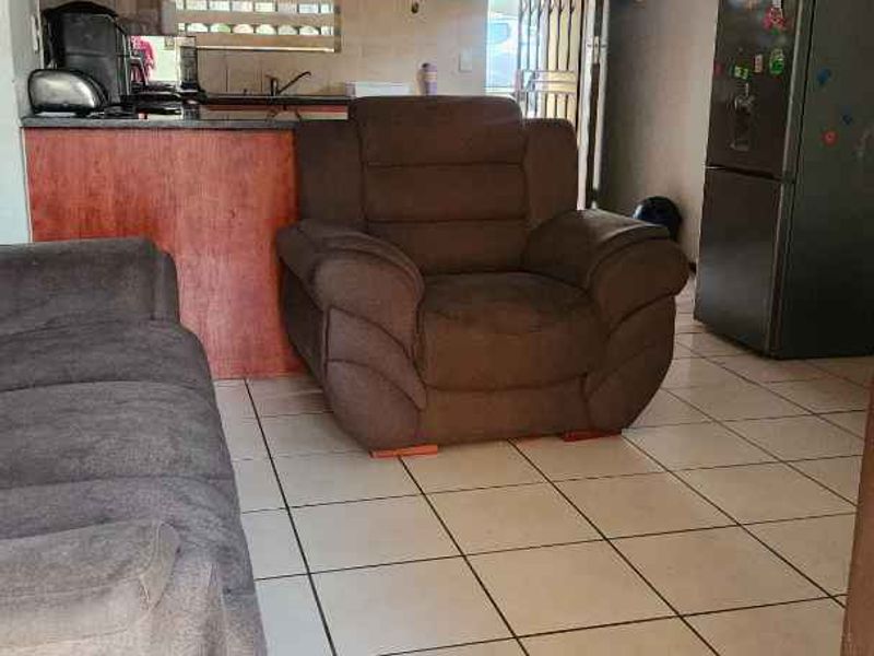 3 Bedroom House For Sale in Heatherview - Photo 4