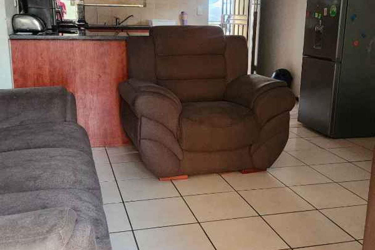 3 Bedroom House For Sale in Heatherview - Photo 4