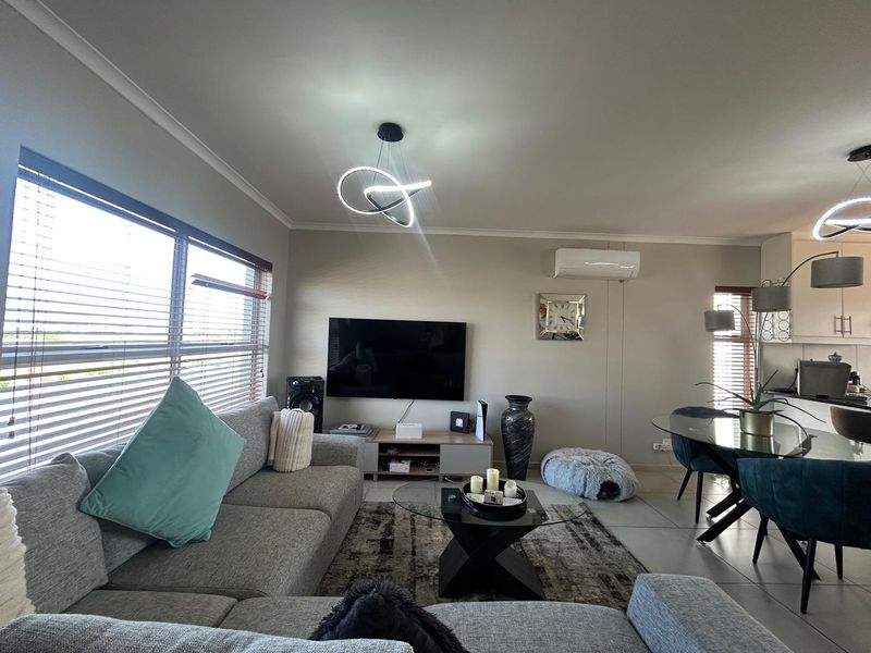 Modern 2-Bedroom Triplex in SOHO, Parklands North - Photo 3