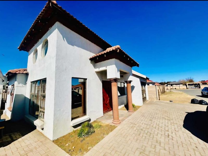 3 Bedroom House For Sale in Vanderbijlpark Ce3 - Photo 2