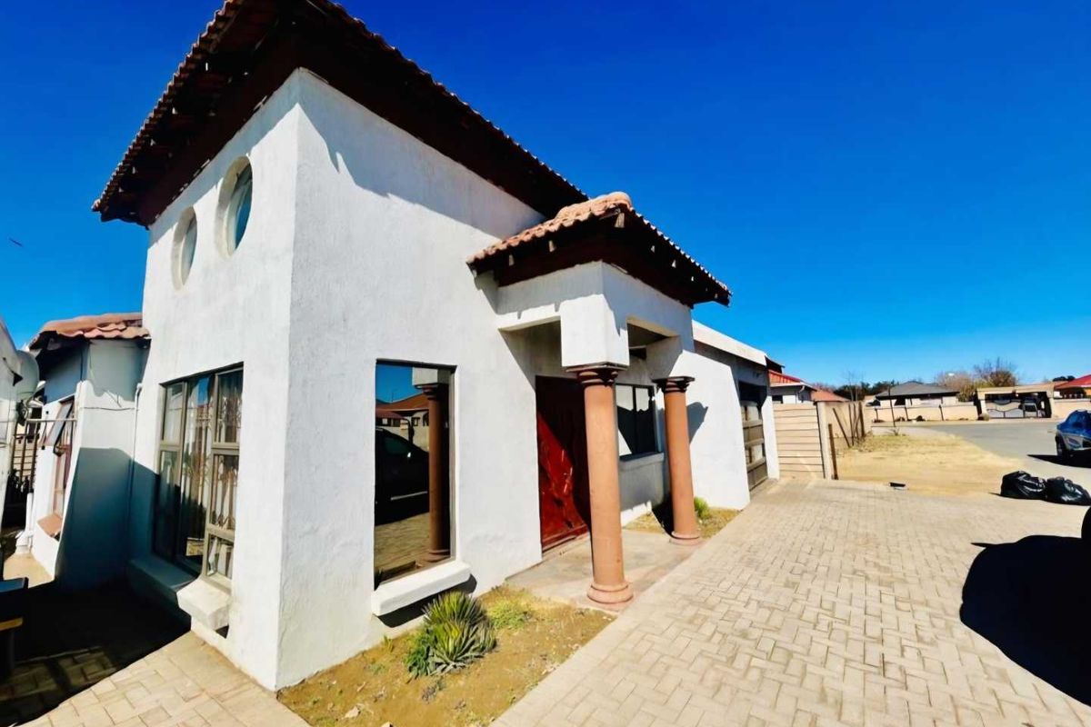 3 Bedroom House For Sale in Vanderbijlpark Ce3 - Photo 2