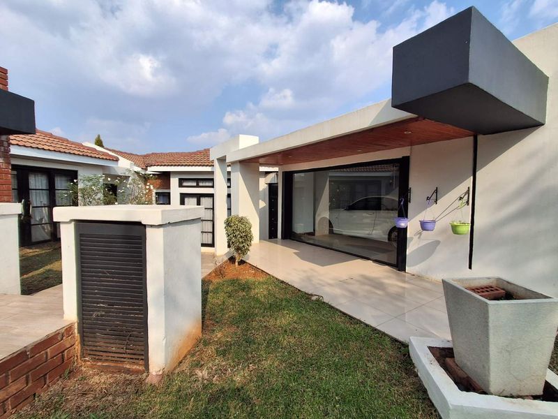 Three bedrooms house for sale in Elandspoort - Photo 3