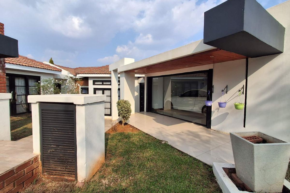 Three bedrooms house for sale in Elandspoort - Photo 3