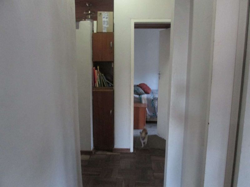 BEAUTIFUL [3] THREE BEDROOM HOUSE FOR SALE IN MOUNTAIN VIEW PRETORIA  BARGAIN - Photo 9