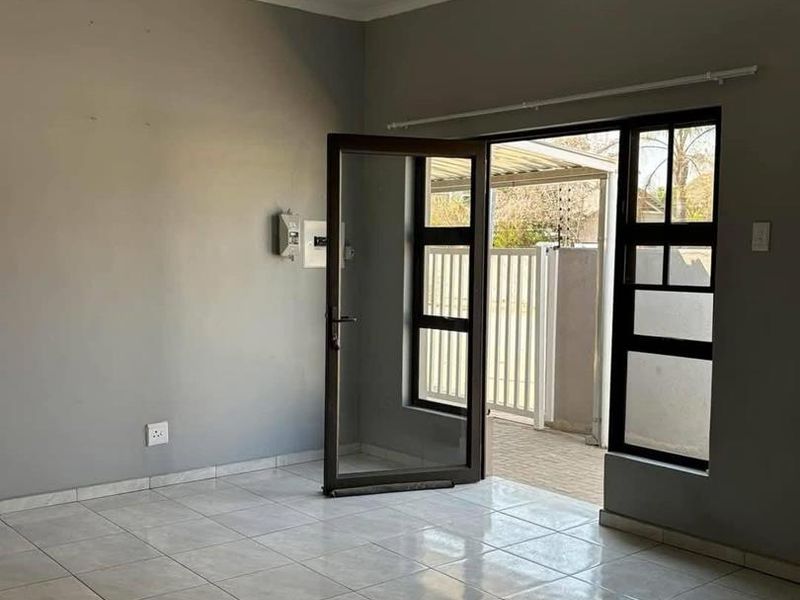 3 Bedroom Townhouse For Sale in Okahandja - Photo 4