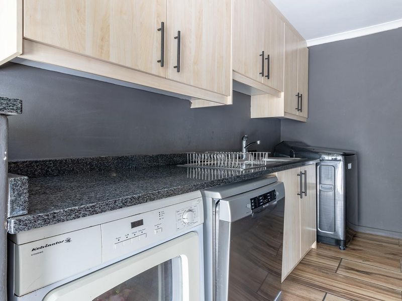 Large 3 Bedroom, 2 Bathroom Family Home For Sale - Photo 8