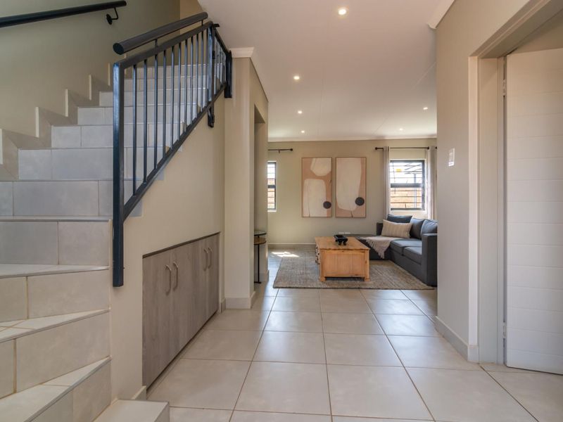 Stunning 148 m2 4-Bedroom Home in Lion Pride Lifestyle Estate - Photo 2