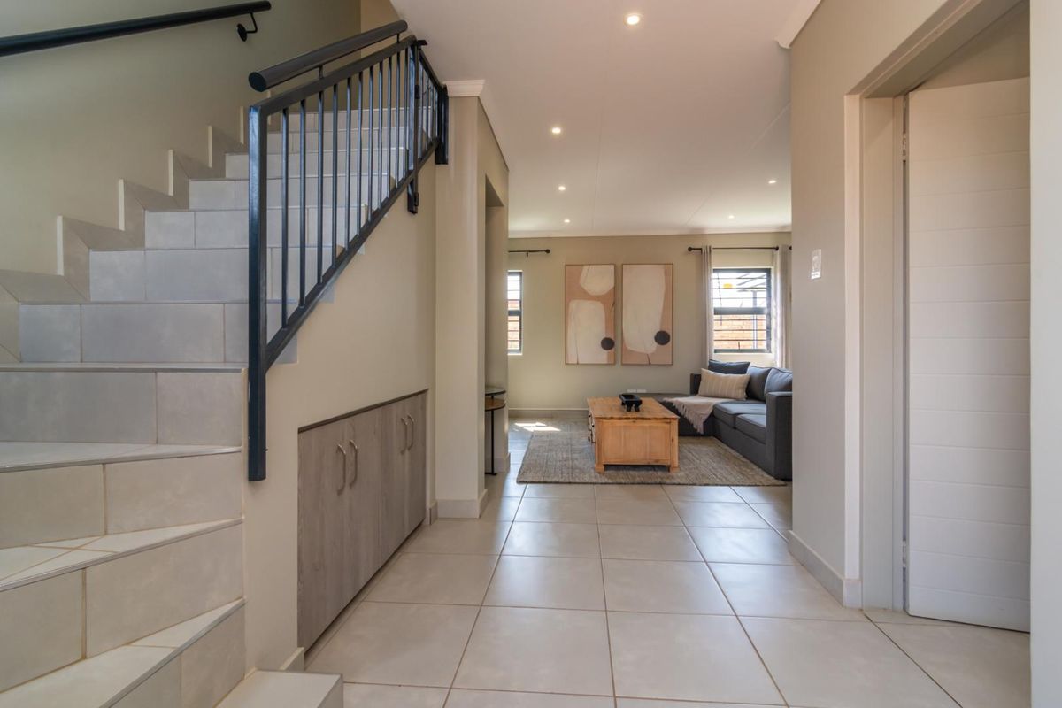 Stunning 148 m2 4-Bedroom Home in Lion Pride Lifestyle Estate - Photo 2