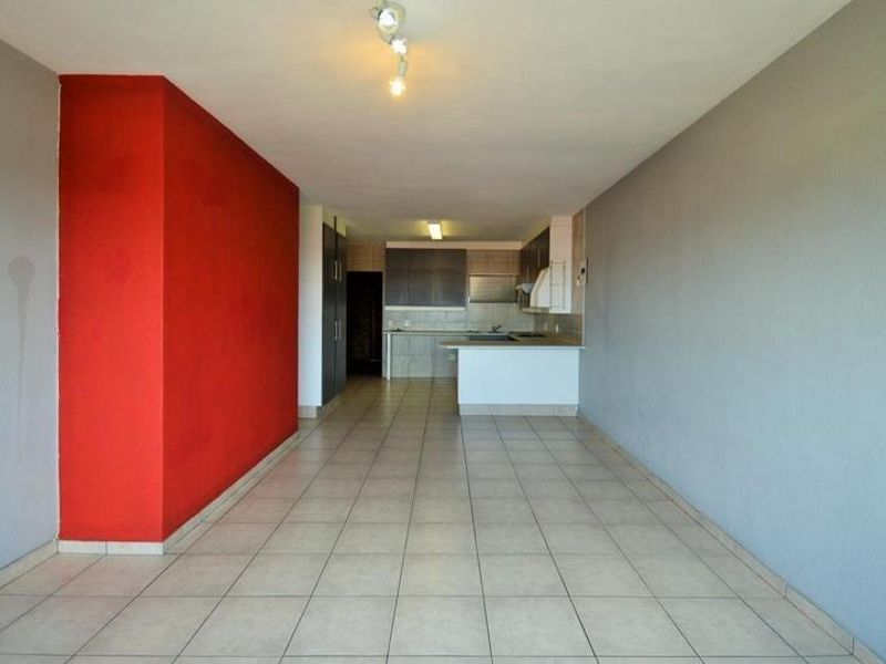 Bright open-plan living with sleek finishes in Alberton North - Photo 5