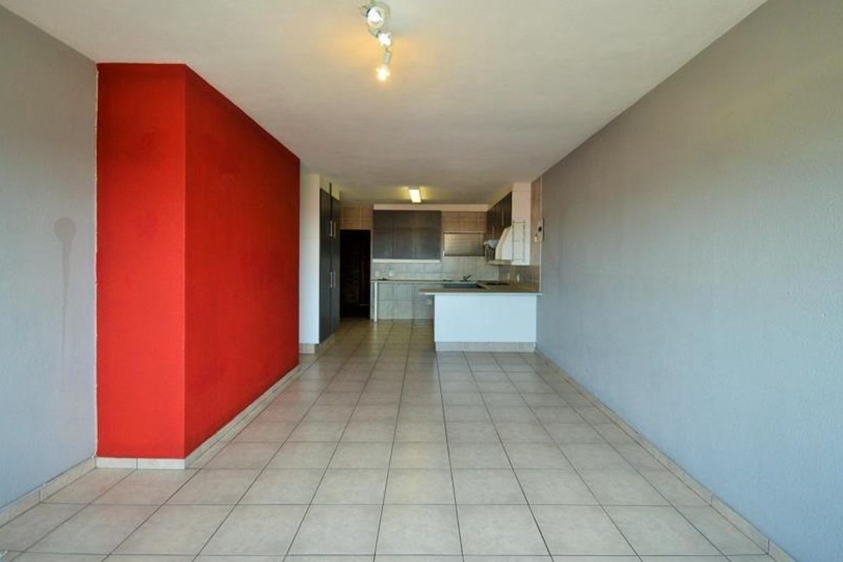 Bright open-plan living with sleek finishes in Alberton North - Photo 5