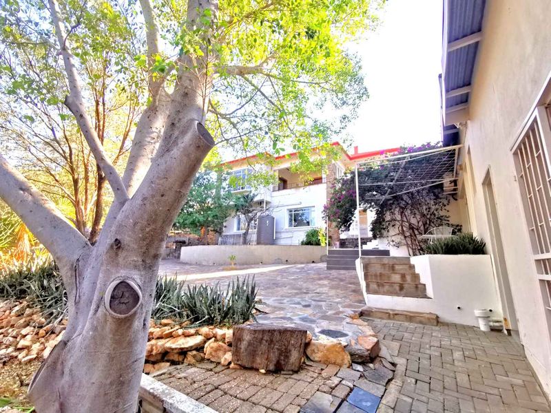 Two-storey house for sale in Klein Windhoek with stunning views - Photo 7
