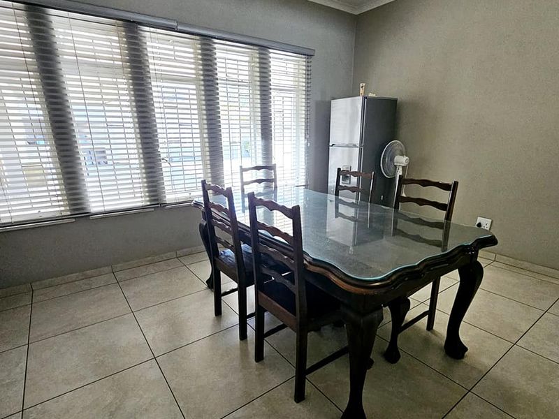 8 Bedroom House For Sale in Pionierspark - Photo 5