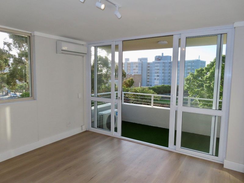 Newly Renovated Designer Apartment - Photo 4