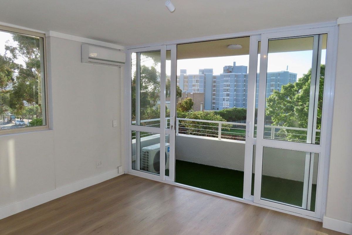 Newly Renovated Designer Apartment - Photo 4