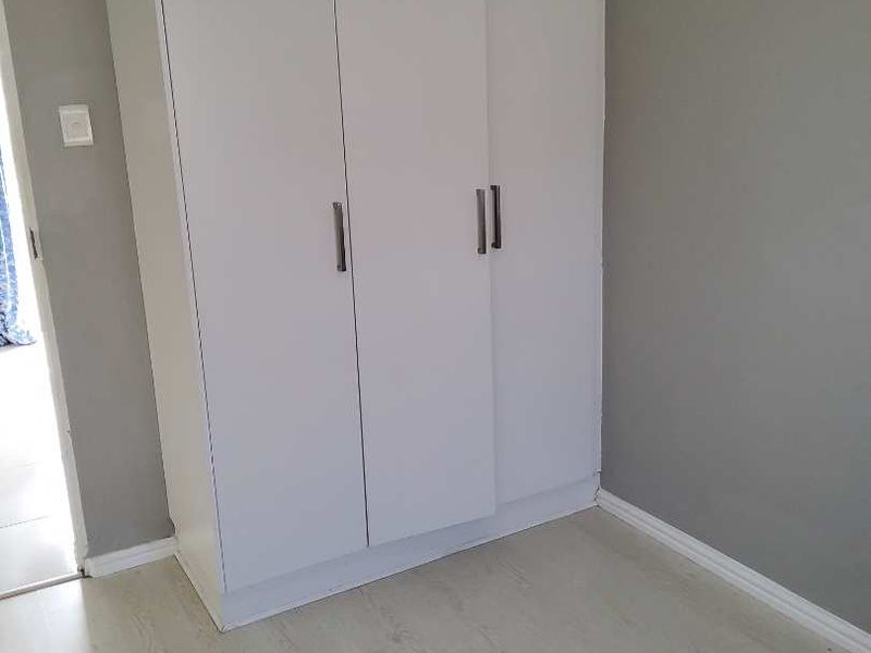 **Modern  3-Bedroom  with BIC, for family or investment for holiday Townhouse in Secure Gonubie Palms Community** - Photo 8