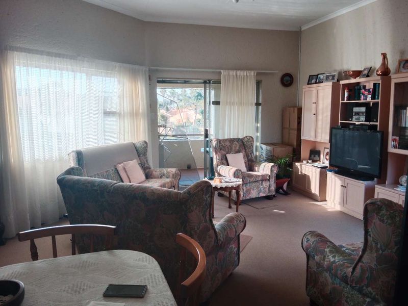 Spacious, Secure and Perfectly Located! - Photo 4