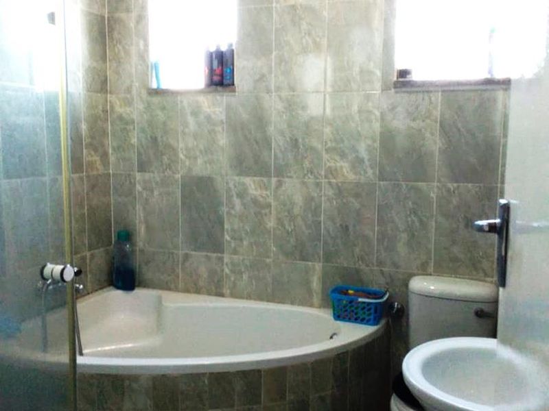 Cozy 2 BED IN SYMHURST GERMISTON - Photo 8