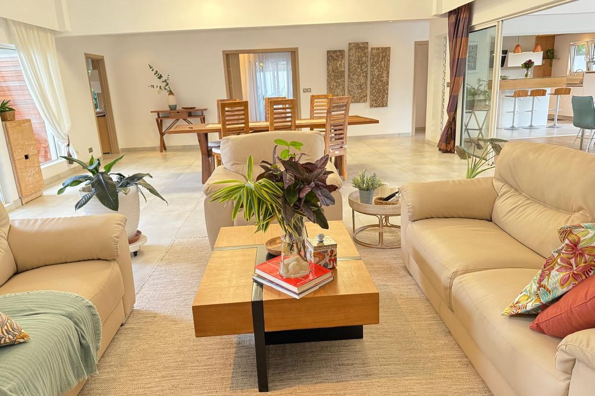 EXCEPTIONAL GRAND BAIE ESTATE - WHERE LUXURY MEETS TRANQUILITY - Photo 2