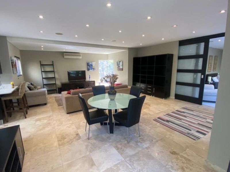 AN UPMARKET ONE BEDROOM GARDEN COTTAGE - Photo 5