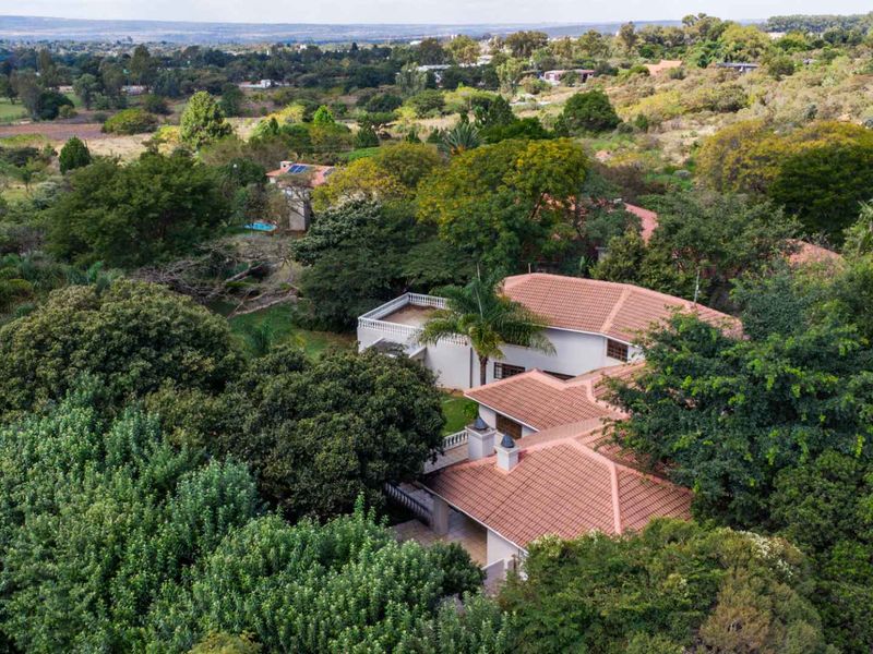 Elegant Country Living on Expansive Zwavelpoort AH Grounds - Photo 5