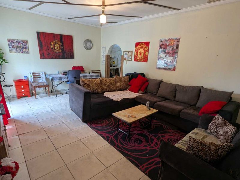 spacious old school house - Photo 9