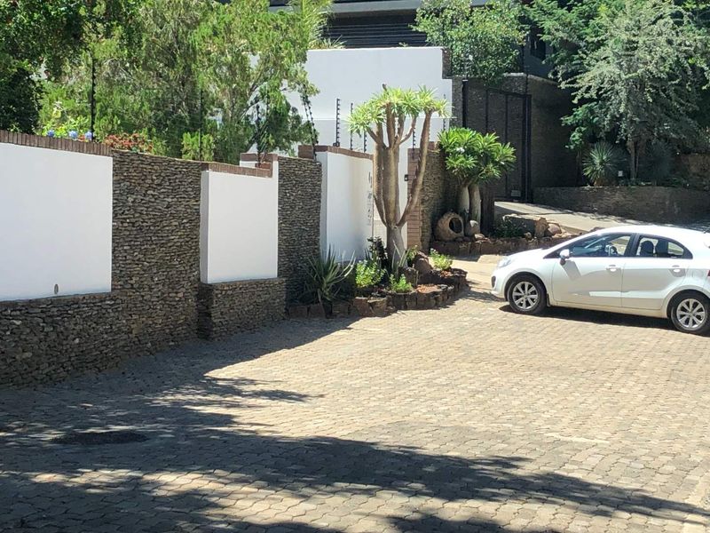 Spacious property in a quiet cul-de-sac with lots of parking - Photo 5