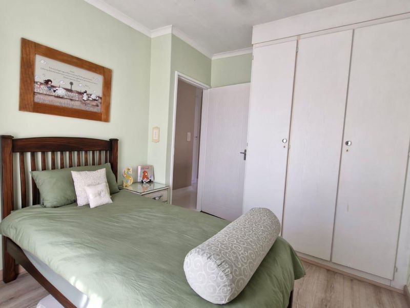 Modern Redruth 2-Bed: Spacious, Secure, & Transfer Duty Free - Photo 9