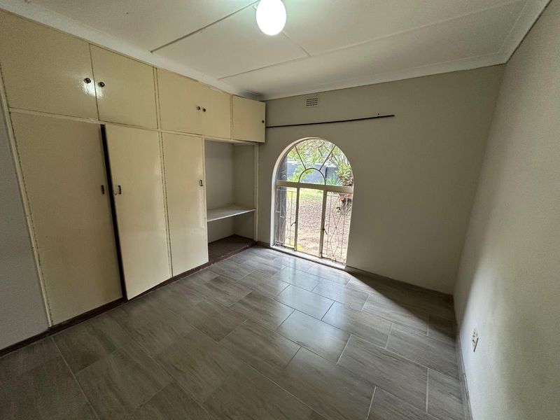 4 BEDROOM FAMILY HOME WITH BACHELOR FLAT - Photo 9