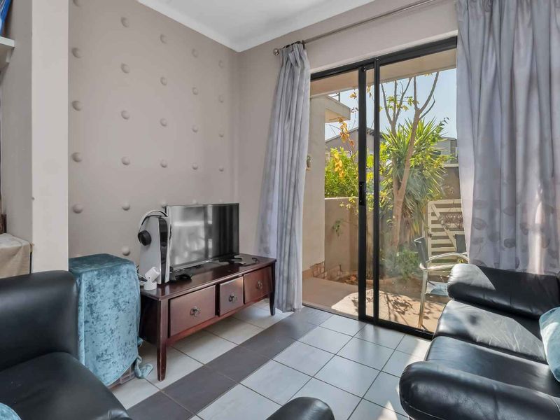 2 BEDROOM 1 BATHROOM GARDEN APARTMENT FOR RENT IN FOURWAYS - Photo 7