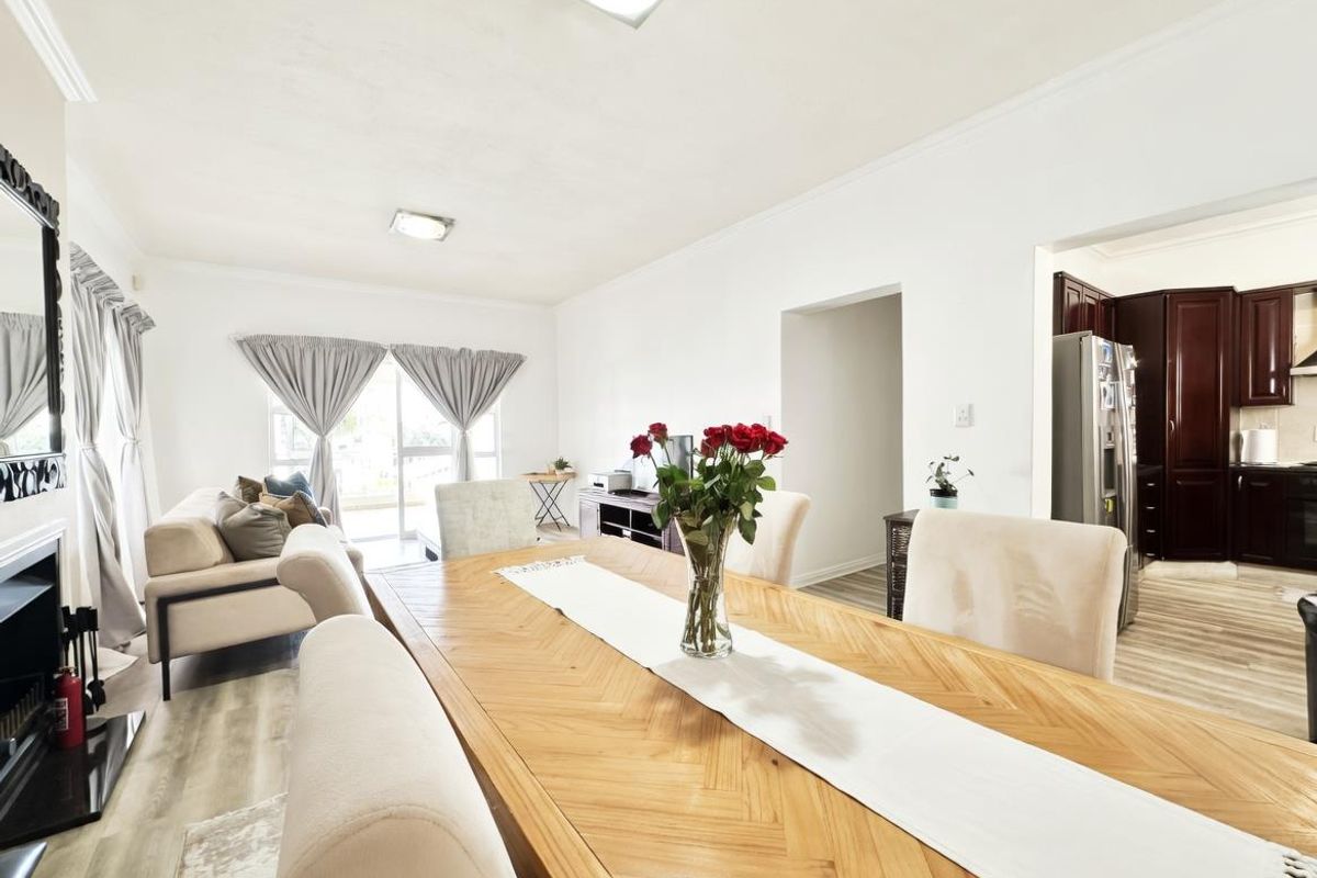BEAUTIFUL 3 BEDROOM APARTMENT FOR SALE IN PORTLAND PLACE - Photo 2