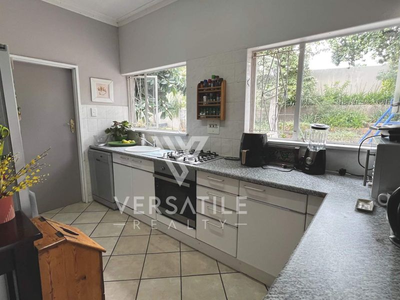 4 Bedroom House For Sale in Olympia - Photo 5