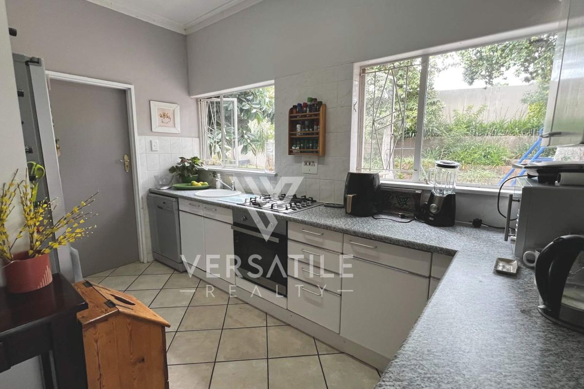 4 Bedroom House For Sale in Olympia - Photo 5