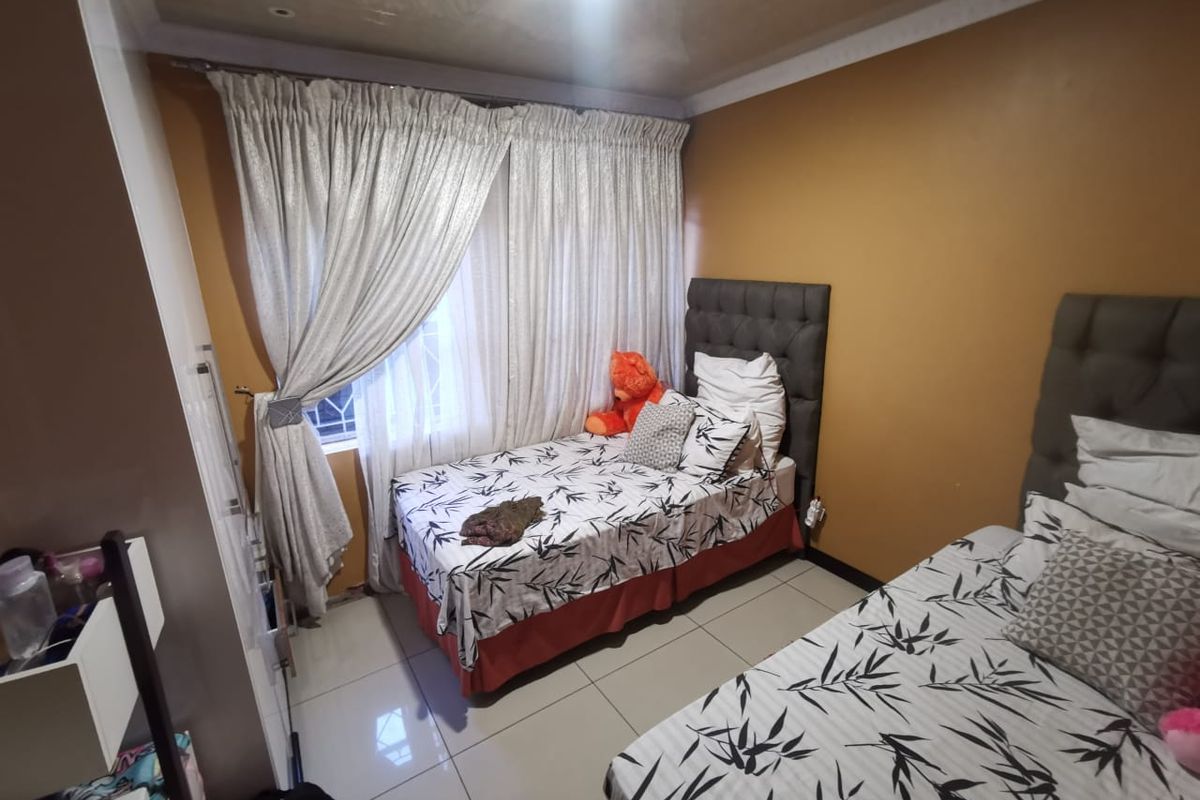 This beautiful modern finished property is  situated in the quiet street of Arboretum close to all your Amenities - Photo 5