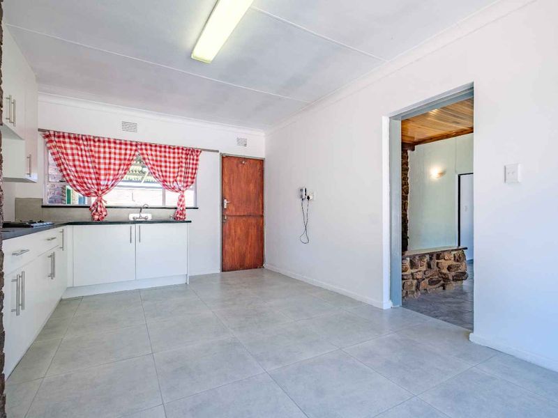 Parkrand "Renovated Kitchen & Baths in Spacious Family Retreat in semi enclosed area! - Photo 3