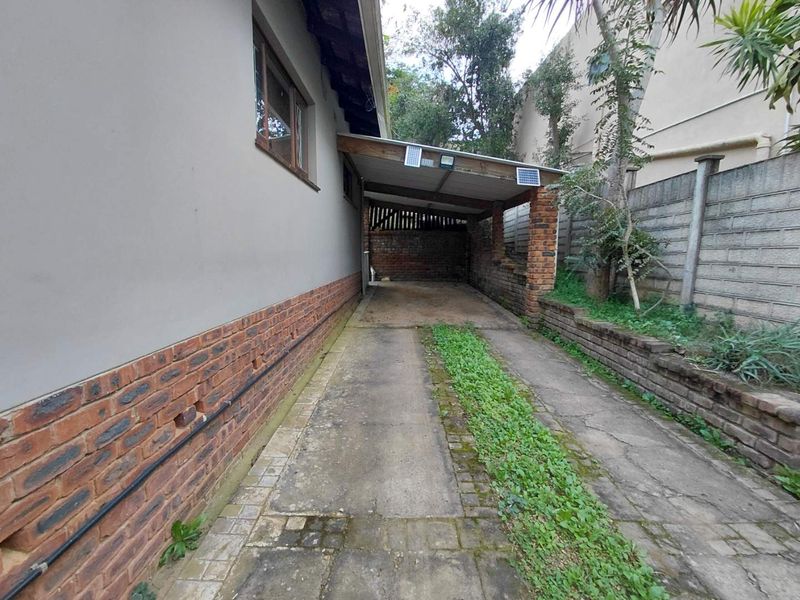 Two homes for the price of one! - Photo 5