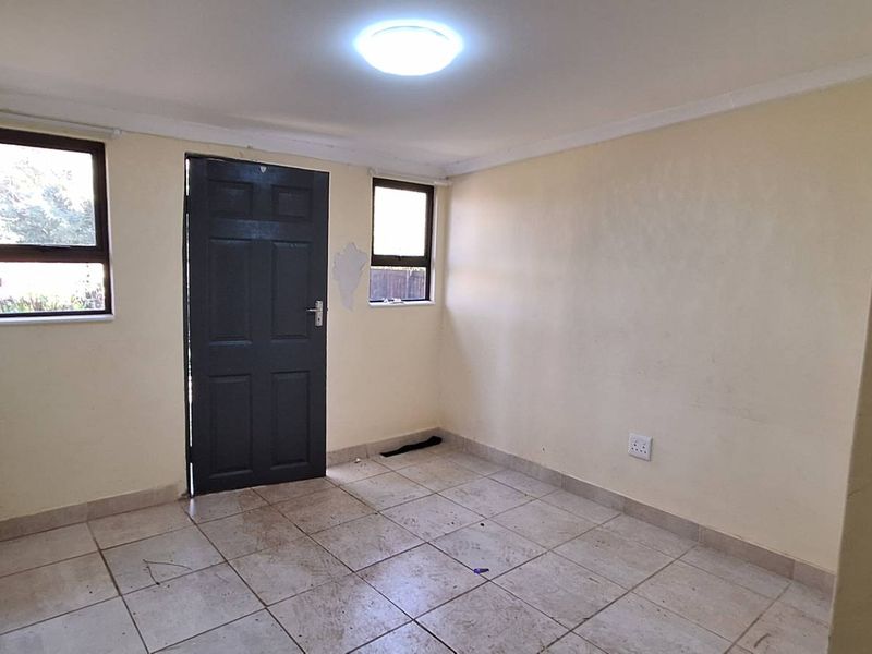 2 Bed Garden Flatlet including water - Crestview - Photo 10