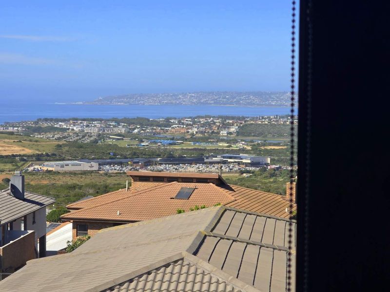 EXCLUSIVE COASTAL LIVING | PANORAMIC BAY VIEWS | 4 BEDROOM | DUAL LIVING POTENTIAL - Photo 8