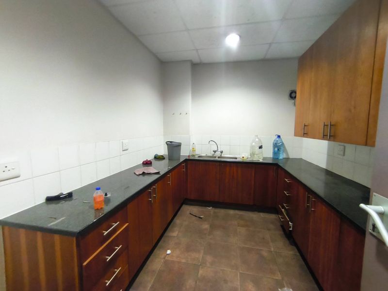 4,616m2 Warehouse To Let in Clayville, Midrand - Photo 10