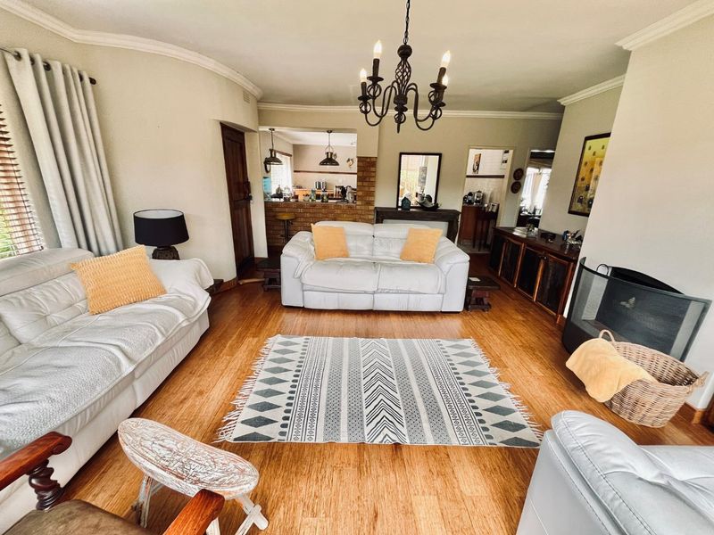 A jewel of a house in Boksburg South, located in a quiet area with no pedestrian traffic - Photo 5