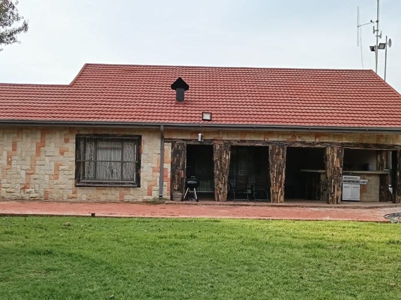 TOTALY OFF GRIDD SMALL FARM. RENTAL INCOME.  ENDLESS POTENTIAL. - Photo 2