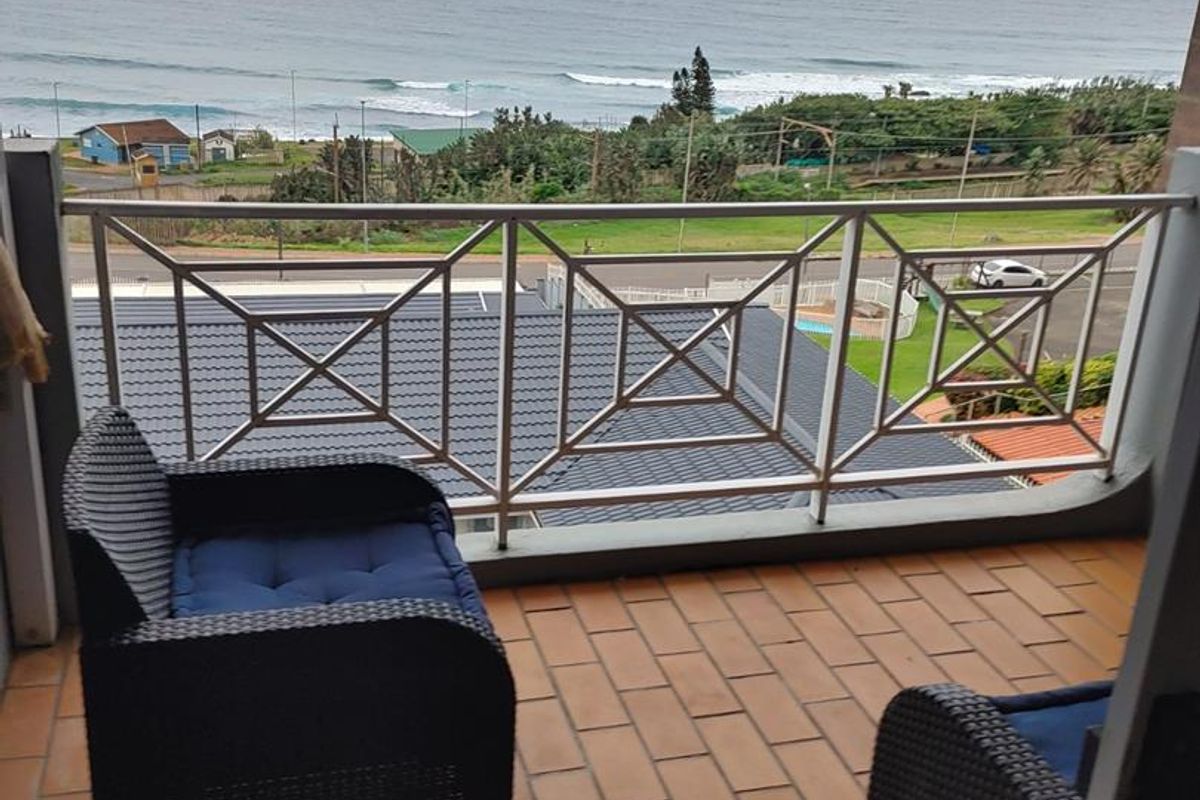 Prime Coastal Investment – Penthouse Living Opposite Scottburgh Main Beach - Photo 3