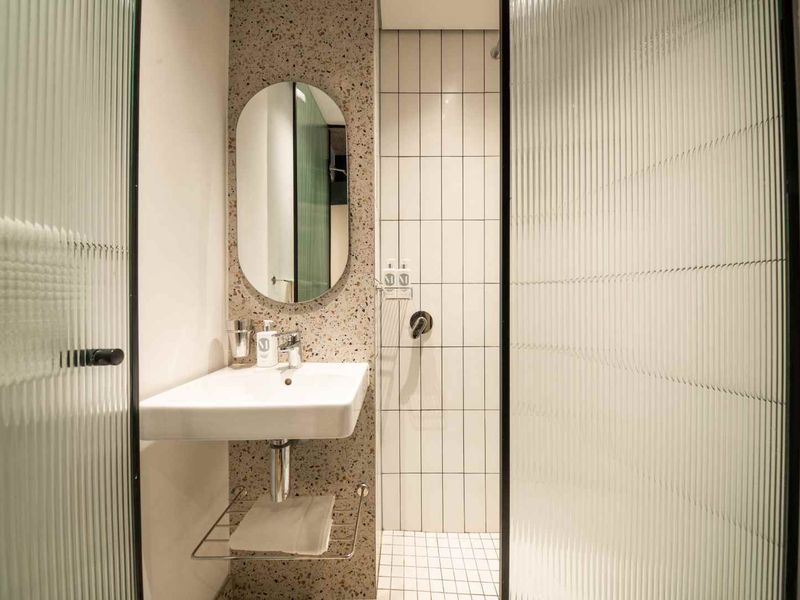 Modern Furnished Micro-Bachelor Apartment with Ocean Views at Three43 on B, Sea Point - Photo 7