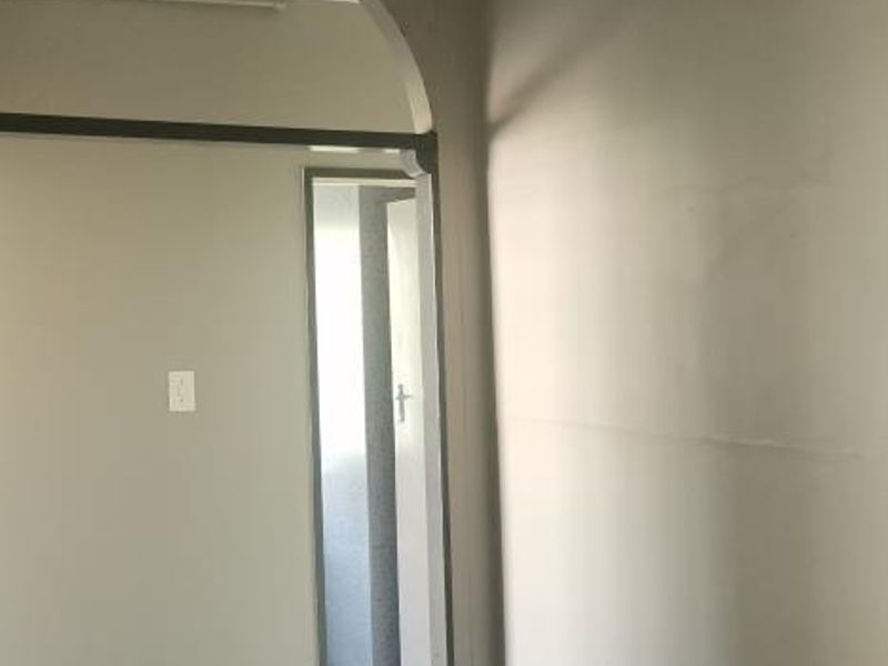 TWO BEDROOM FLAT AVAILABLE IN SUNNYSIDE -1 AUGUST 2026. - Photo 6
