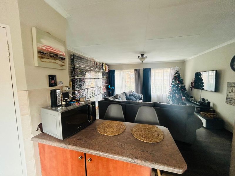 EXCLUSIVE - PET FRIENDLY - Photo 4