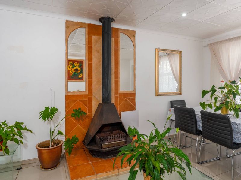 Warmth, Style, and Effortless Entertaining in the Heart of Strandfontein. - Photo 4