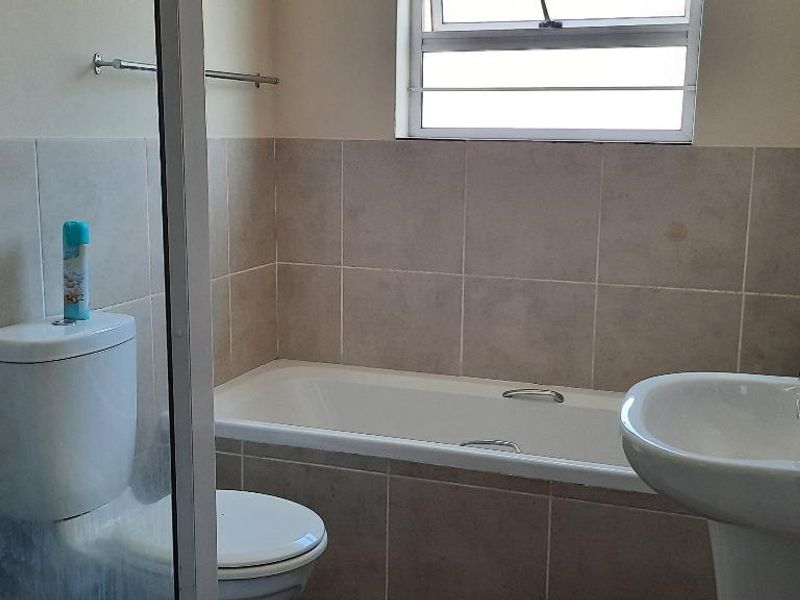 Ideal 2-bedroom Home for Families or Investors. - Photo 9