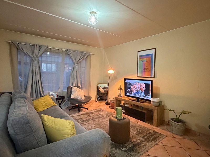 Modern 3-Bedroom Ground Floor Apartment in Secure Complex - Photo 8