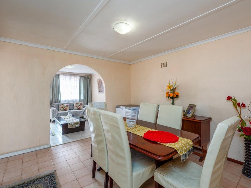 Discover Your Dream Home: Comfort and Convenience Combined!" - Photo 7