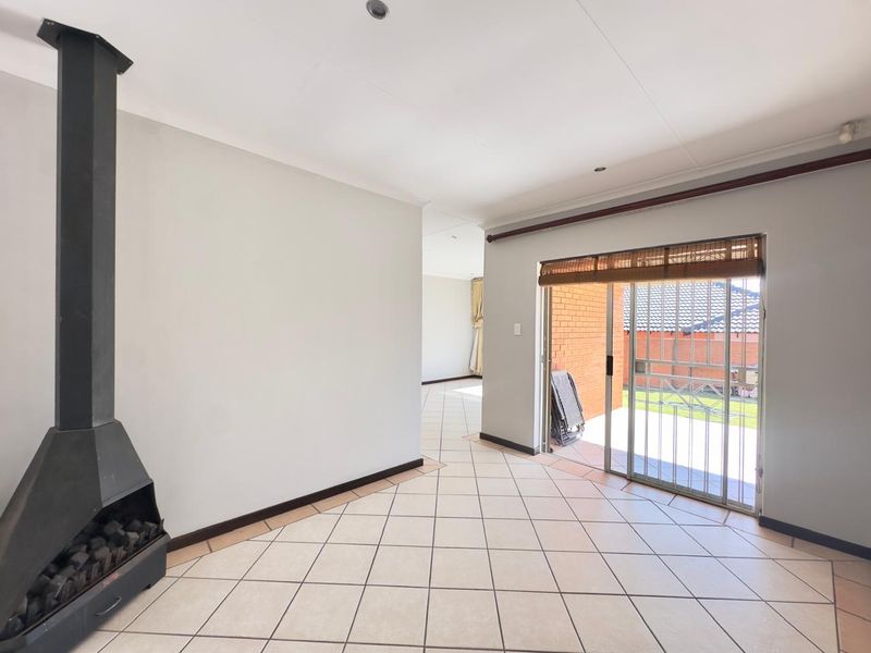 3 Bedroom Townhouse with Private Garden - Photo 8