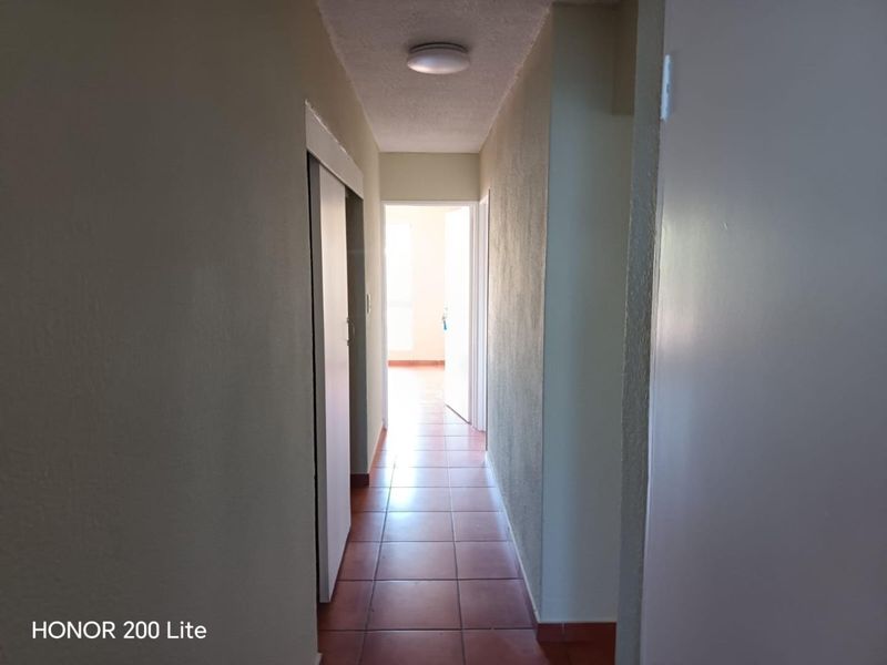 3 Bedroom, 2 Bathroom Flat with Sea Views - Photo 7